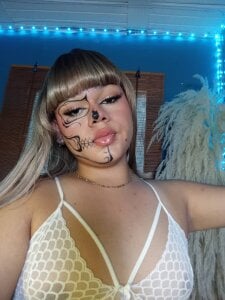 Tiffany_deluxe 💄 Burning Gaze Gambar