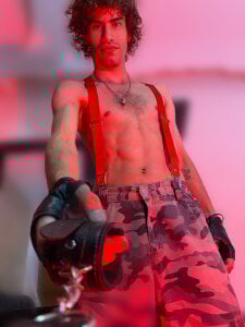 elias_sn0w Look at Me Pic 3