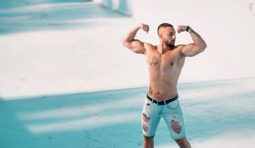 MAN ALIVE de MasculineGuy99  photos