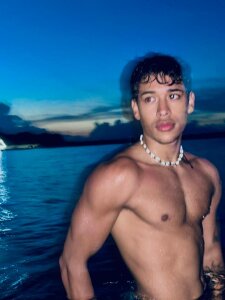 Ryan_and_Aria just relax Pic 3