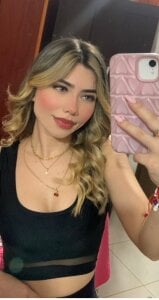 emi_bloom Public Pic 4