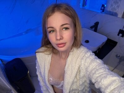 Claire_aroused