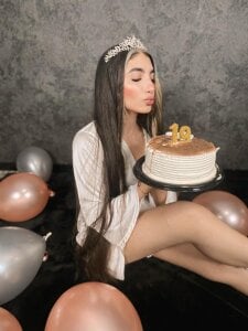 CharloteBrown_ MY BIRTHDAY 🎂 Billede 2