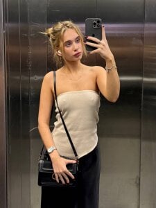 LornaBuffkin yellow girl Pic