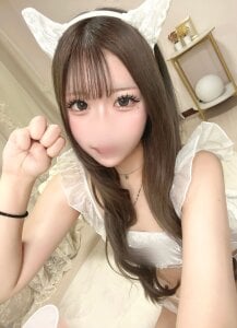 YUAnyannyanのお気に入り5000人記念♡猫コスにゃん🐾🤍の 2枚の写真