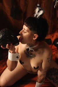 Ethan_lennox your hot goth girl Pic 5