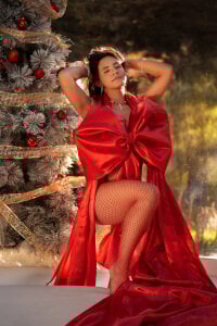 Mindy_sweety Your Christmas gift is already next to the tree 🎀 Pic 2