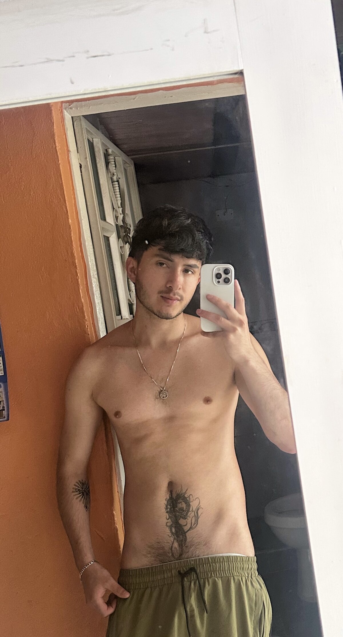 santyago_taylor 热门图片 347