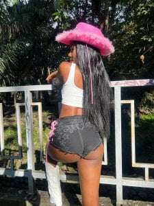 tammy__brown I am a little cowgirl who tames hearts💄🤎 Pic 2