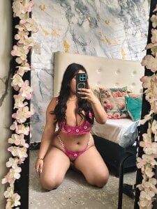 Nicolelewllss Public Gambar 2