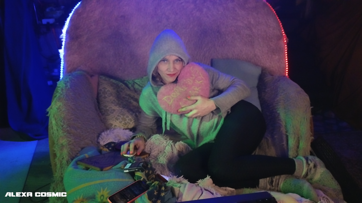 Alexa_Cosmic Trending Pic 6858