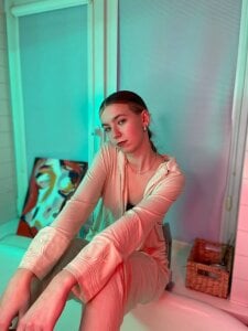 RochelCozzi Cold neon, warm silence 사진 5