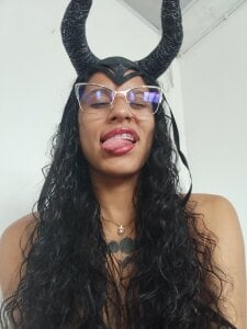 Karii-R 🖤🧸 Pic 2