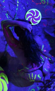 Sara_f_W PAINT HOT Foto 4