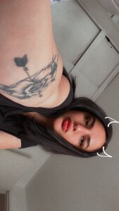 isa_rose_hh Public Pic 6