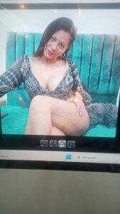 Briana-Shows Public Pic 3