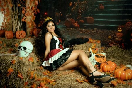 SARAH_KEYS4 Trick or treat🎃… You decide 😈 টি ছবি