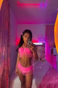 kimberly_Gonzalez1: a pink night ( 5 фото)