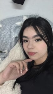 Samantha_Peach_ Public Pic 2