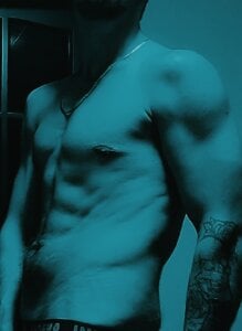 333Alone_in_theDark777 I am 2 Pic