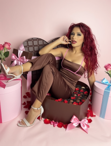 AndreaPink2024 Honey, I'm waiting for you to try this chocolate bar that wants to melt in your mouth 💦🫦👅🍫 รูป  3