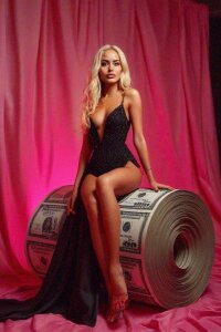 BlondieAdel 🦋 Pic 4