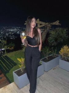 AmyDavis_ Look at me Pic 3