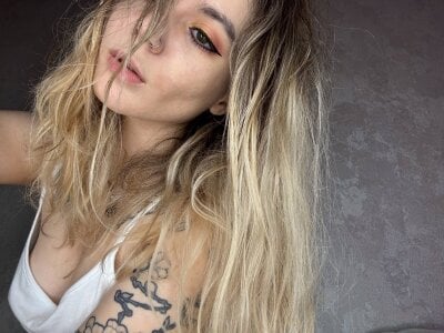 AliceTeaseのPublicの 4枚の写真