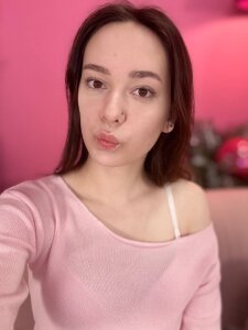 LilyLanes 🩷🌺👄 Pic 3