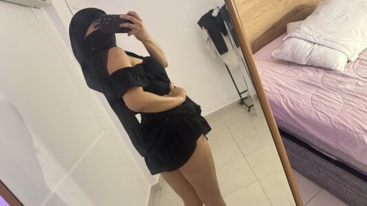 Jasmin_hamdanのThey say that desire is in the details... do you notice them?の 4枚の写真