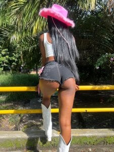 tammy__brown my skin shines like honey my beautiful ass❤️‍🔥💋 Pic