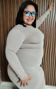 bustyy_juicy Beauty also takes up space Pic 5