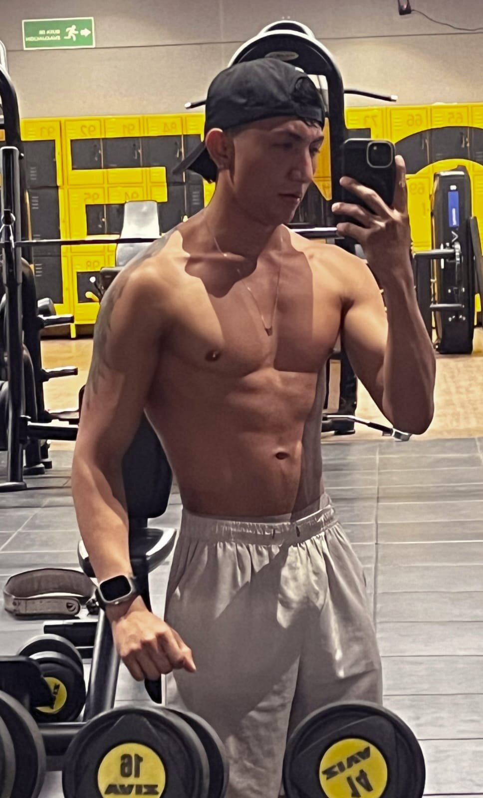 oliver_mr_ Gambar Trending 1018