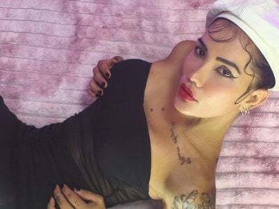 juliane_sweer1 juliane in the bed Pic 5