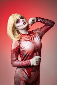 annieesweett 💛 A different Annie, more intense, more mine... I was fascinated by this cosplay. Pic 2