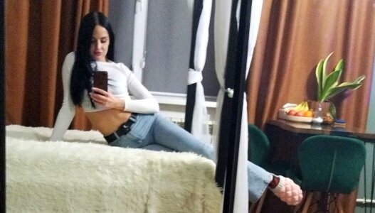 Evelyna_Ray one Pic 2