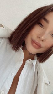 HollyExtraFake Public Pic 5