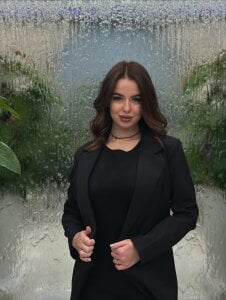 LavetaRoark Public Pic 2