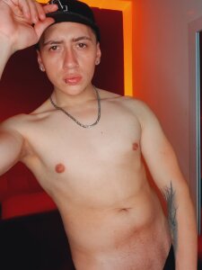 Juliandr188 red ❤️ Pic 2