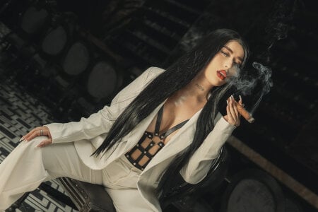 MadelineFox Smoke & Desire: A Queen’s Legacy Pic 7