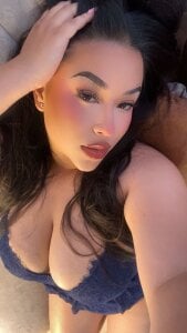 Zoey_thompson 💙 Between lace and sighs... let yourself be caught by my gaze and discover what I want to provoke i Pic