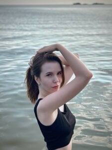 Betty_Andrews Public Hình 2