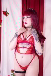 🖤🔥 Soft lips, dark intentions. de Blonndie_Noir  2 Imagens