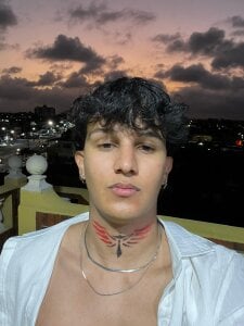 Leo_Savage_ Public Pic 2