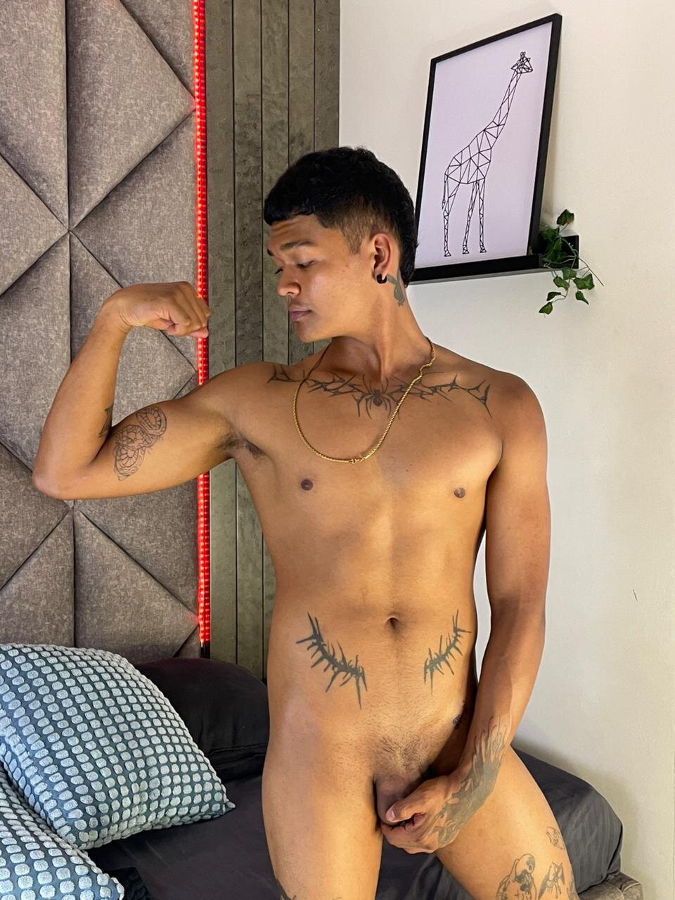 صور AndrewKenoxx_ الرائجة  7305