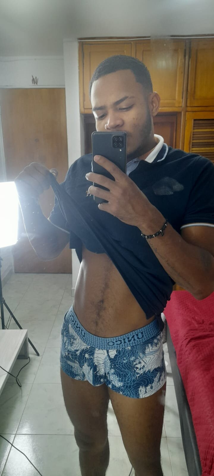 Трендове зображення  2176 Latinblack_98