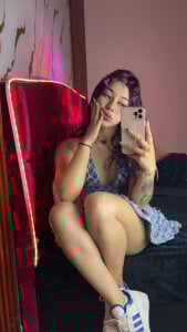 emily_24x Public Pic 2