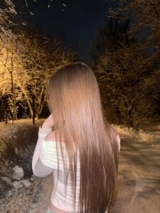 Arya_Bell Public Pic 5