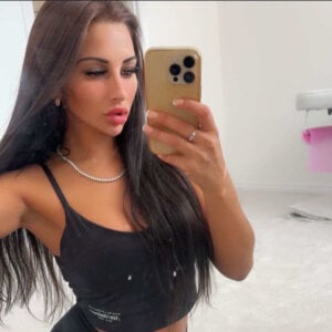 Miss_juicy_babes69 Public Pic 4