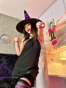 MilenaCrown Trick, prank… or maybe both 🎃👻 Pic 5